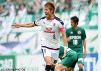 華麗なジャンピングボレーで先制点を決めた柿谷 曜一朗（Ｃ大阪）【明治安田Ｊ２ 第11節 松本vsＣ大阪】