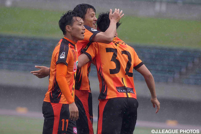 中山 仁斗（#32）の3試合連続得点で試合の均衡を破った山口【明治安田Ｊ２ 第11節 山口vs群馬】