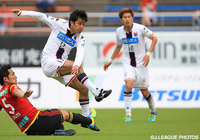 果敢に2試合連続ゴールを狙った内村 圭宏（札幌）【明治安田Ｊ２ 第11節 金沢vs札幌】