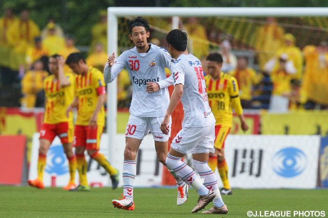 前半終了間際に松本 大輝のゴールで同点に追いついた長崎【明治安田Ｊ２ 第11節 北九州vs長崎】