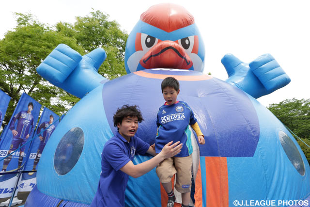 子供たちに大人気の迫力満点ゼルビードーム【明治安田Ｊ２ 第11節 町田vs岐阜】