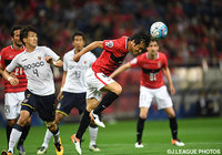 得意のヘッドでゴールを狙った那須 大亮（浦和）【ＡＣＬ GS MD6 浦和vs浦項】