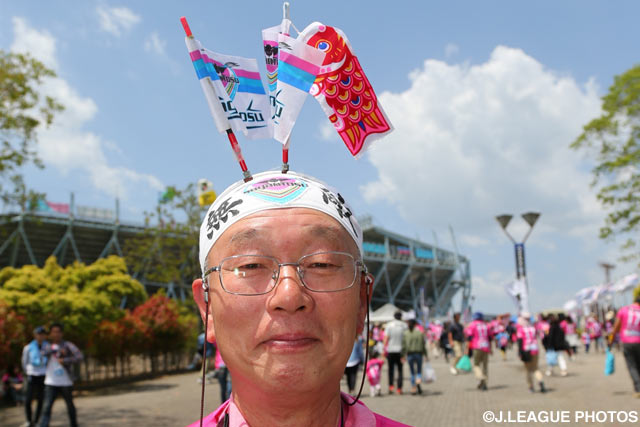 陽気な観戦スタイルでチームの不調ムードを払拭！【明治安田Ｊ１ 1st 第10節 鳥栖vs湘南】