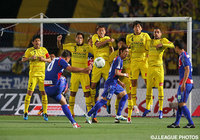 クリスティアーノ（甲府）のFKからの強烈な一撃はポスト直撃【明治安田Ｊ１ 1st 第10節 甲府vs柏】