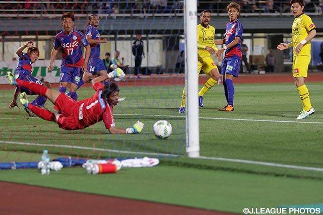 70分に2点目を決め、リードを広げたディエゴ オリヴェイラ（柏）【明治安田Ｊ１ 1st 第10節 甲府vs柏】