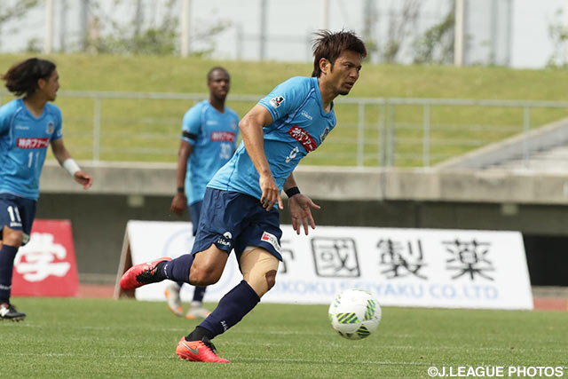 後半から出場し、果敢にゴールを狙った我那覇 和樹（讃岐）【明治安田Ｊ２ 第12節 讃岐vs町田】