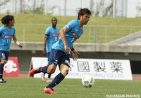 後半から出場し、果敢にゴールを狙った我那覇 和樹（讃岐）【明治安田Ｊ２ 第12節 讃岐vs町田】