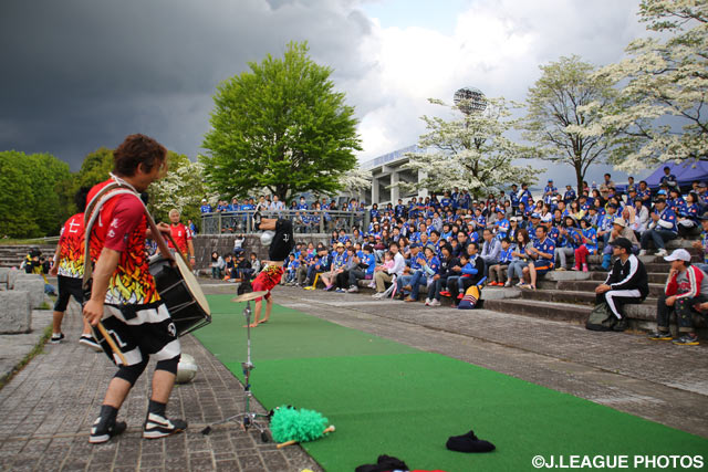 日本が世界に誇るフットボールエンターテイメント集団”球舞-ＣＵＢＥ”が圧巻のパフォーマンスを披露【明治安田Ｊ２ 第12節 山形vs群馬】
