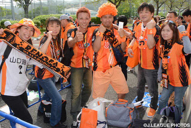 好調なクラブを支える活気溢れる山口サポーター【明治安田Ｊ２ 第12節 山口vs金沢】