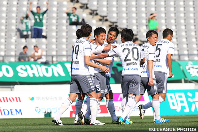 宮阪 政樹の直接FKが鮮やかに決まって先制した松本【明治安田Ｊ２ 第12節 東京Ｖvs松本】