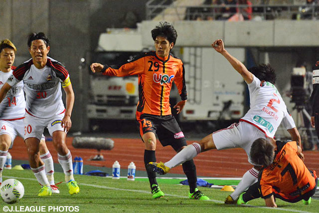 スルーパスでチャンスを作った三幸 秀稔（山口）【明治安田Ｊ２ 第12節 山口vs金沢】