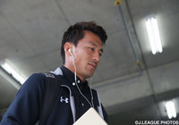 真剣な表情でスタジアム入りした家長 昭博（大宮）【明治安田Ｊ１ 1st 第11節 大宮vs浦和】