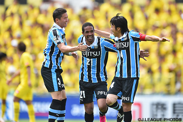 先制点となる今季リーグ戦初得点を挙げたエドゥアルド ネット（川崎Ｆ）【明治安田Ｊ１ 1st 第11節 柏vs川崎Ｆ】