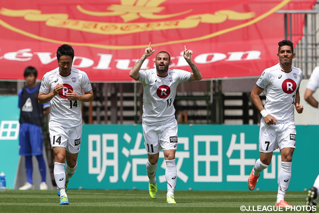 2試合連続となる先制ヘッドを決めたレアンドロ（神戸）【明治安田Ｊ１ 1st 第11節 名古屋vs神戸】