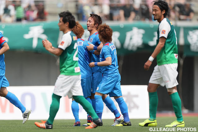 FKを頭で押し込み、先制点を決めた遊馬 将也（秋田）【明治安田Ｊ３ 第8節 相模原vs秋田】