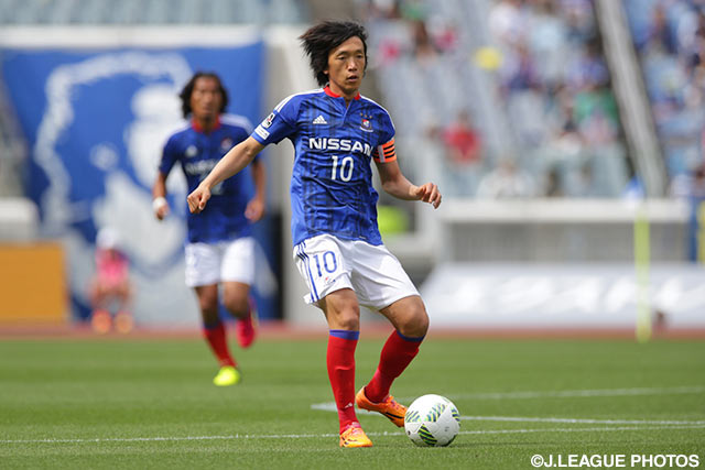 FKから先制点をお膳立てした中村 俊輔（横浜FM）【明治安田Ｊ１ 1st 第11節 横浜FMvs甲府】