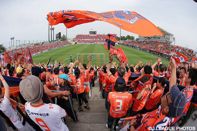 さいたまダービーを前に熱気あふれるスタジアム【明治安田Ｊ１ 1st 第11節 大宮vs浦和】