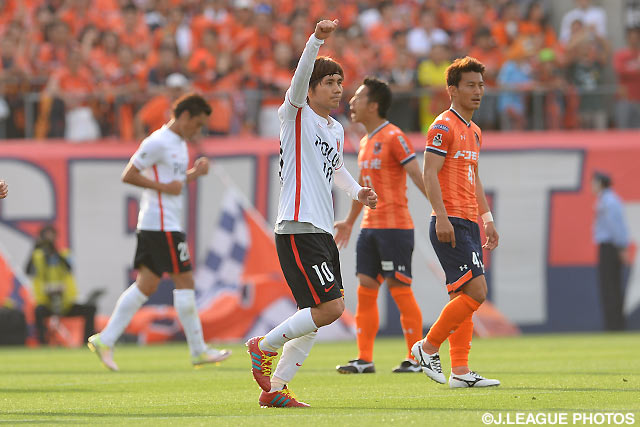 2試合連続の先制点を豪快に突き刺した柏木 陽介（浦和）【明治安田Ｊ１ 1st 第11節 大宮vs浦和】