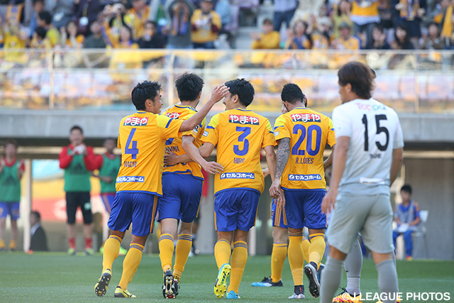 こぼれ球を左足で決め貴重な追加点をもたらした渡部 博文（仙台 #3）【明治安田Ｊ１ 1st 第11節 仙台vs福岡】