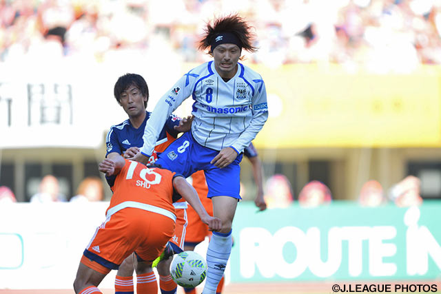 セットプレーから惜しいヘディングシュートを放った岩下 敬輔（Ｇ大阪）【明治安田Ｊ１ 1st 第11節 新潟vsＧ大阪】