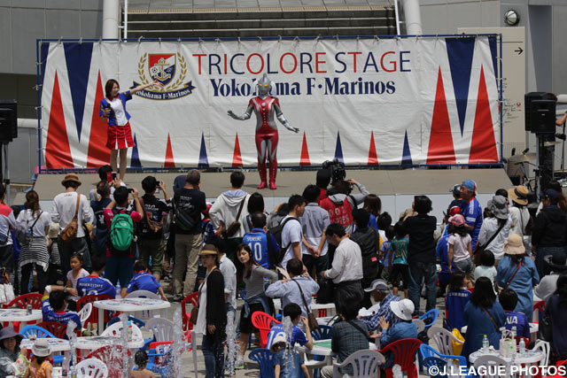 母の日のトリコロールステージにウルトラマンの母登場【明治安田Ｊ１ 1st 第11節 横浜FMvs甲府】
