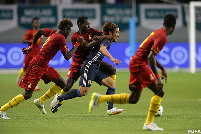 後半からピッチに立った金森 健志（福岡）。馬力のあるドリブルで守備網の突破を試みる【U-23日本代表vsガーナ代表】