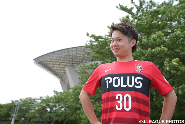 抜群の存在感を醸し出す興梠ファンの青年【明治安田Ｊ１ 1st 第12節 浦和vs新潟】