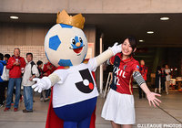 カシマへようこそ！女子マネ佐藤 美希とＪリーグキングがファンをグリーティング！【明治安田Ｊ１ 1st 第12節 鹿島vs横浜FM】