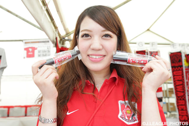 ユニークなグッズの購入もスタジアム観戦の魅力の一つです【明治安田Ｊ１ 1st 第12節 浦和vs新潟】