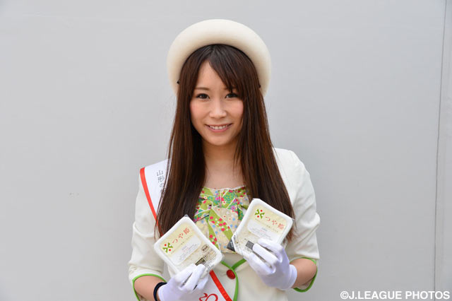 長崎ではつや姫レディが山形県産米つや姫のPRを行いました【明治安田Ｊ２ 第13節 長崎vs山形】