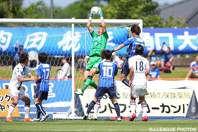 ゴールを死守し、4試合連続無失点のク ソンユン（札幌）【明治安田Ｊ２ 第13節 水戸vs札幌】