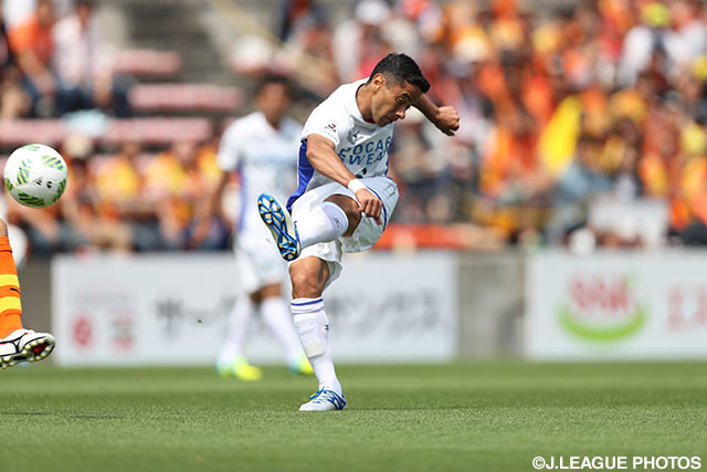 今季初出場を果たし、強烈なシュートを見舞ったカルリーニョス（徳島）【明治安田Ｊ２ 第13節 清水vs徳島】