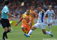 バー直撃の惜しいシュートを放った鄭 大世（清水）【明治安田Ｊ２ 第13節 清水vs徳島】