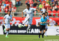 空中戦を制し、先制ゴールをアシストしたドウグラス ヴィエイラ（東京Ｖ）【明治安田Ｊ２ 第13節 金沢vs東京Ｖ】