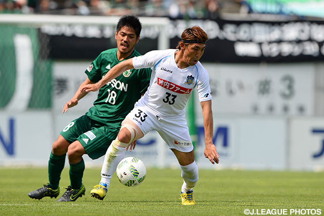 かつてのホームで古巣相手に奮闘した木島 良輔（讃岐）【明治安田Ｊ２ 第13節 松本vs讃岐】