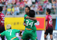 決勝のPKを決めたエヴァンドロ（岐阜）【明治安田Ｊ２ 第13節 岡山vs岐阜】