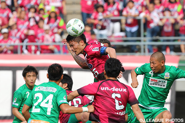 同点ヘッドを狙った岩政 大樹（岡山）【明治安田Ｊ２ 第13節 岡山vs岐阜】