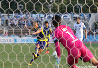 試合を決めるPKを決めた松下 裕樹（群馬）【明治安田Ｊ２ 第13節 群馬vs横浜FC】