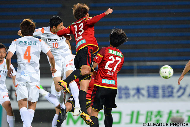 CKを頭で押し込み、一矢報いた瀬沼 優司（愛媛）【明治安田Ｊ２ 第8節 金沢vs愛媛】