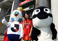 女子マネ佐藤 美希とＪリーグキング、名古屋にやって来ました！グランパスくんがお出迎え!!【明治安田Ｊ１ 1st 第13節 名古屋vs鹿島】