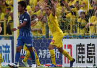 強引なドリブルから同点弾を決めたディエゴ オリヴェイラ（柏）【明治安田Ｊ１ 1st 第13節 柏vs福岡】