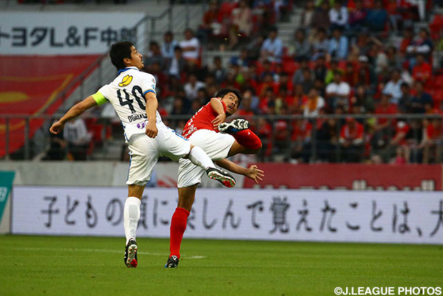 元日本代表の小笠原 満男（鹿島）と明神 智和（名古屋）が中盤で激突！【明治安田Ｊ１ 1st 第13節 名古屋vs鹿島】