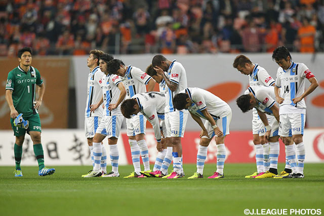 勝点1を得るにとどまり、肩を落とす川崎Ｆイレブン【明治安田Ｊ１ 1st 第13節 新潟vs川崎Ｆ】