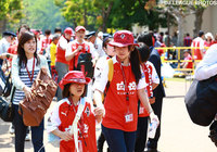 それぞれの想いを胸に続々と会場へ向かう熊本サポーター【明治安田Ｊ２ 第14節 熊本vs水戸】