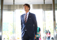 会場入りする巻 誠一郎【明治安田Ｊ２ 第14節 熊本vs水戸】