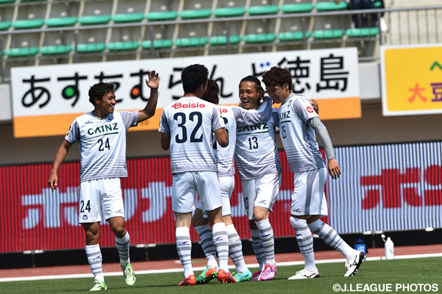 51分に左足で同点ゴールを決めた高橋 駿太（群馬）【明治安田Ｊ２ 第14節 徳島vs群馬】