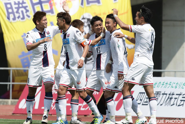 ヘディングで決勝ゴールを決めた内村 圭宏（札幌）【明治安田Ｊ２ 第14節 讃岐vs札幌】