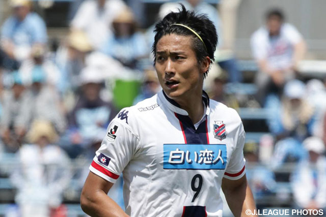 クロスを頭で折り返し決勝ゴールをアシストした都倉 賢（札幌）【明治安田Ｊ２ 第14節 讃岐vs札幌】