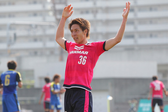 相手のミスを突き、今季3点目となるゴールを決めた米澤 令衣（Ｃ大23）【明治安田Ｊ３ 第10節 C大23vs大分】