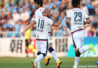 土壇場の89分に同点ゴールを決めたブルーノ メネゲウ（Ｃ大阪）【明治安田Ｊ２ 第14節 横浜FCvsＣ大阪】